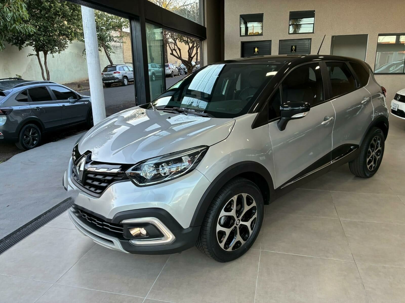 Imagem do veículo  RENAULT CAPTUR INTENSE